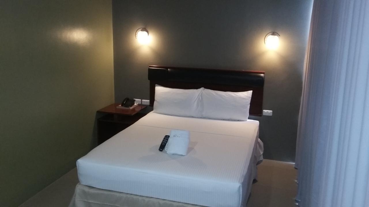 Win Hotel & Casino Talisay  Exterior foto